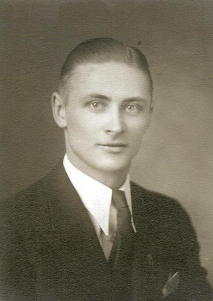 Clarence-Larson-about-age-20