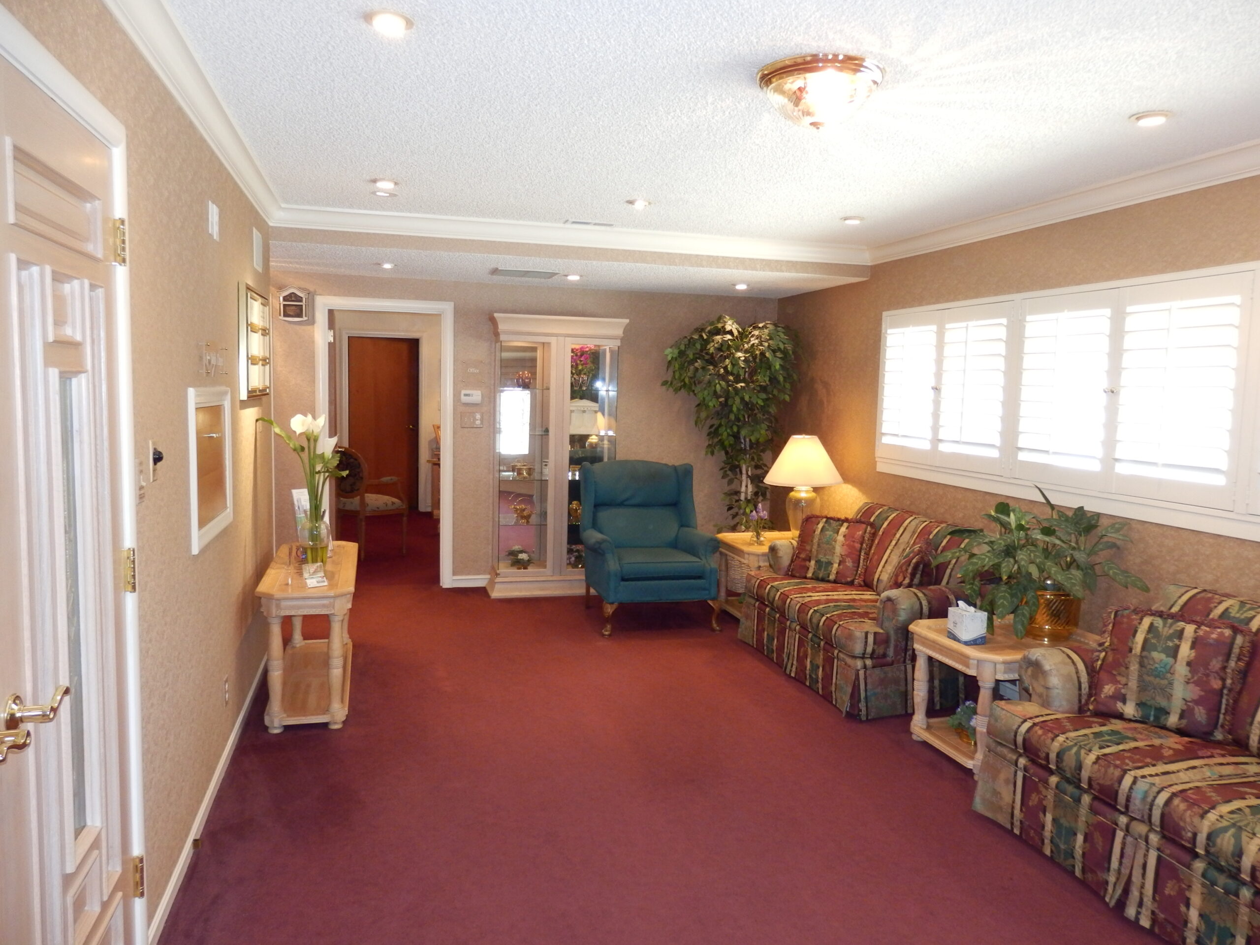 Lobby seating and reception area at Chapel of the Highlands